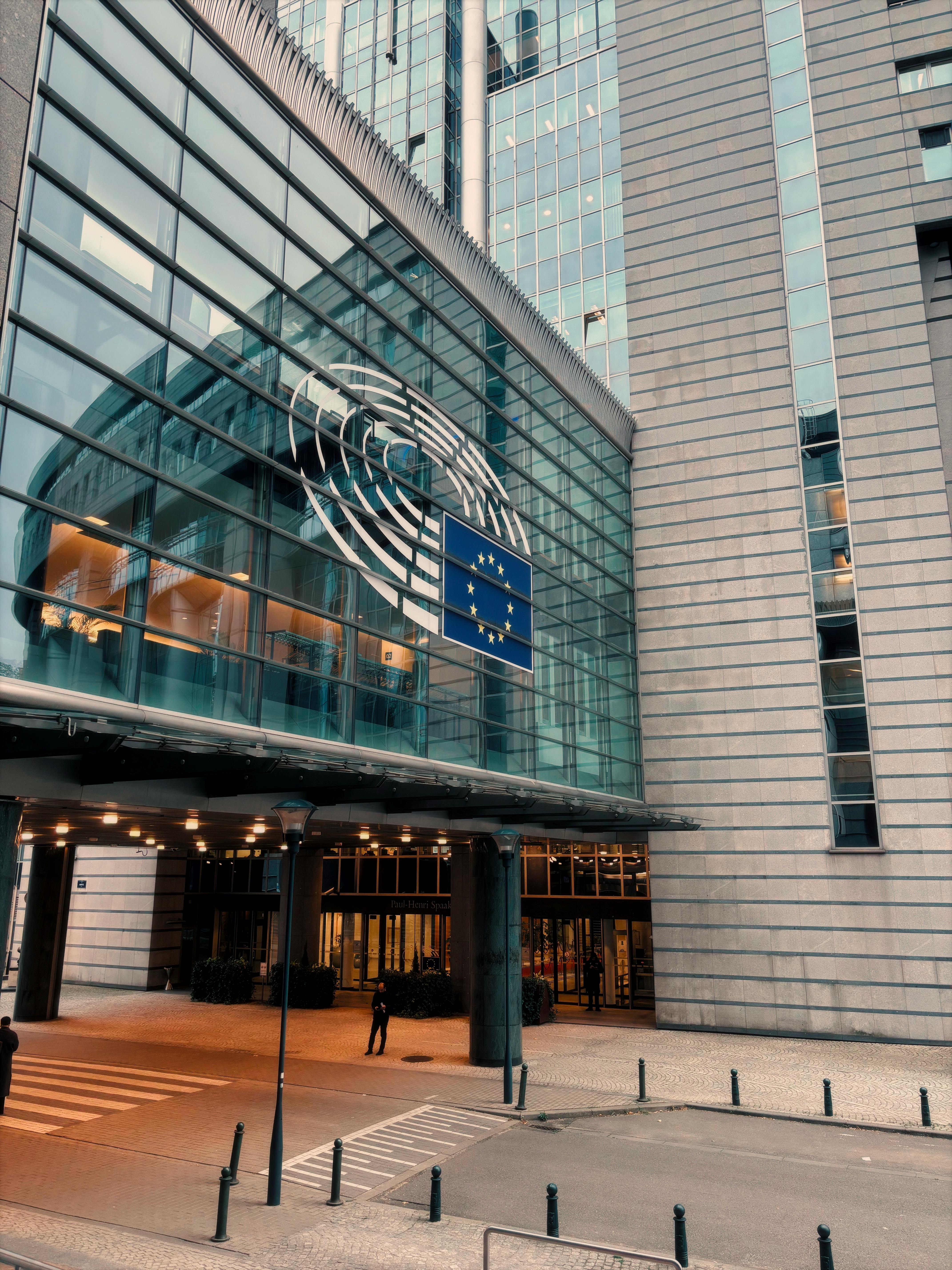 Institutions européennes — nos clients opèrent au plus haut niveau